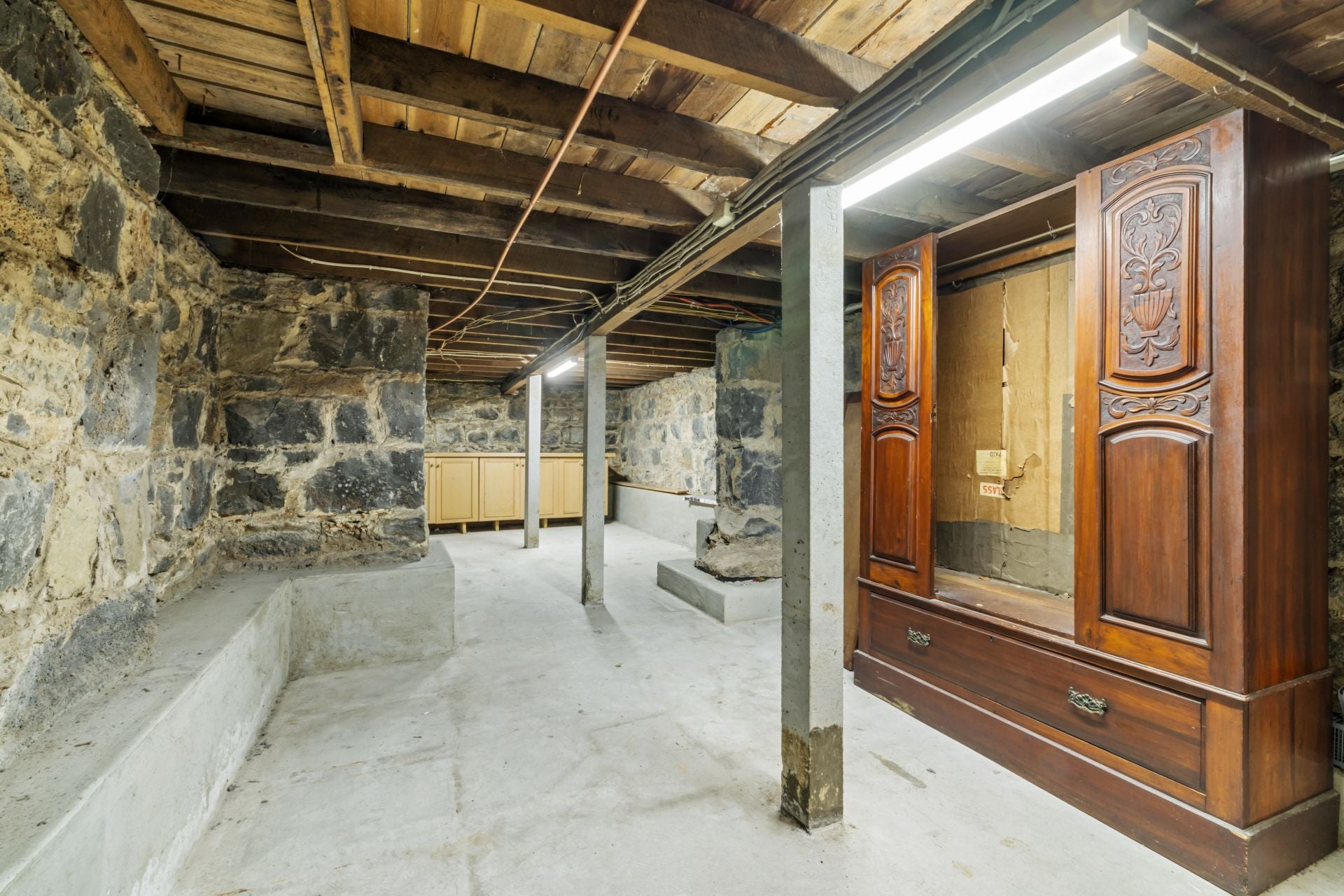A Distinguished East Melbourne Residence of Enduring Elegance