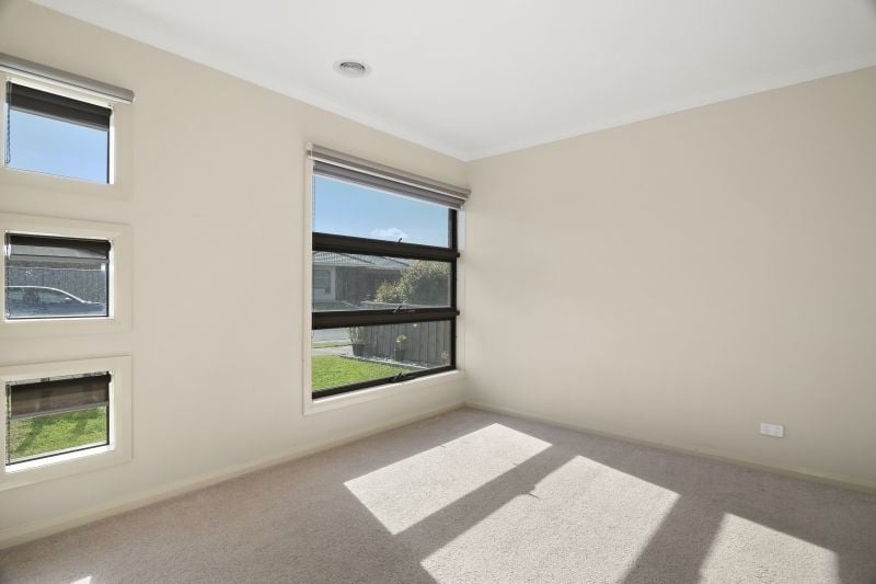 13 Crathes Avenue, Wollert