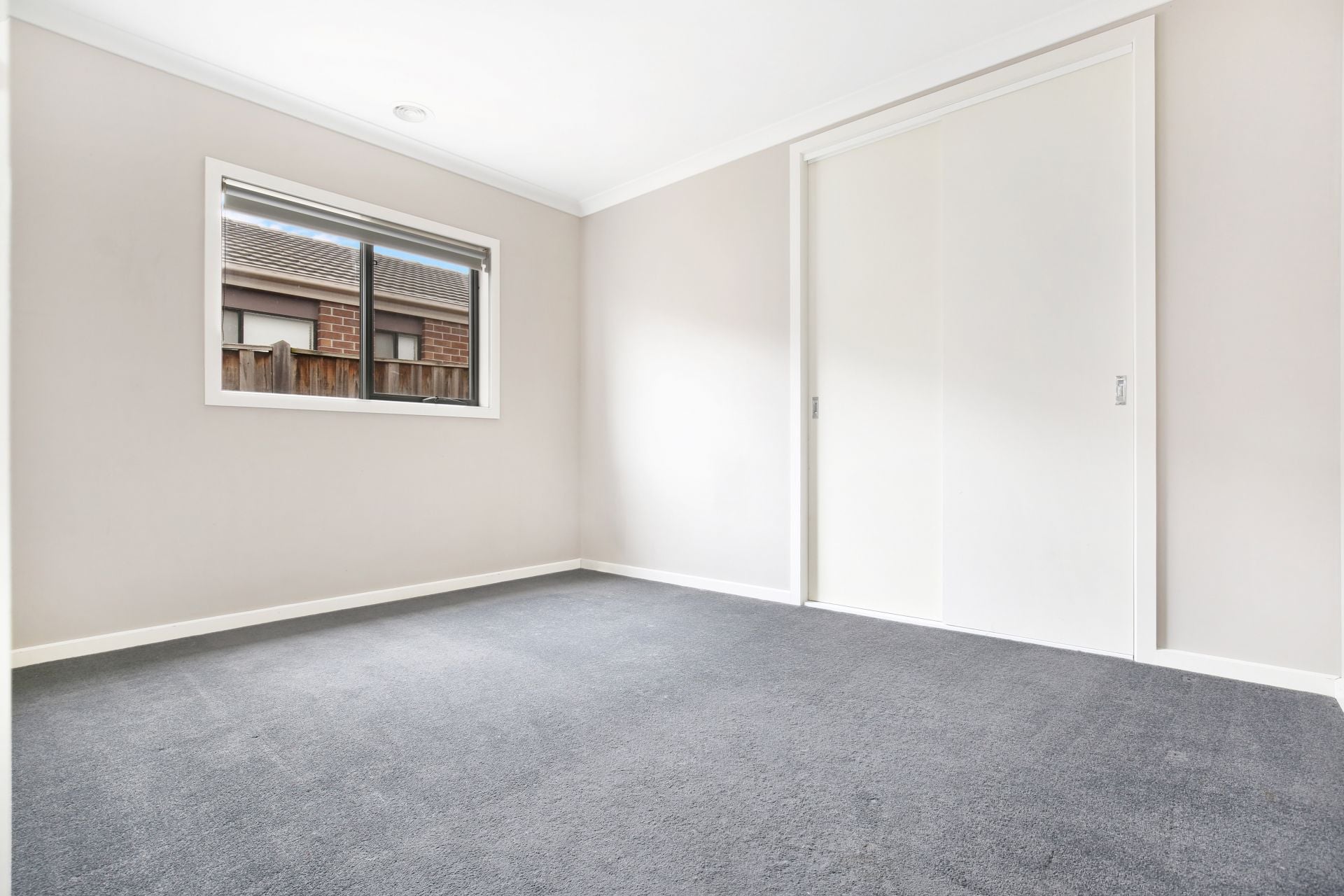 INVITING & MODERN 4 BEDROOM FAMILY HOME