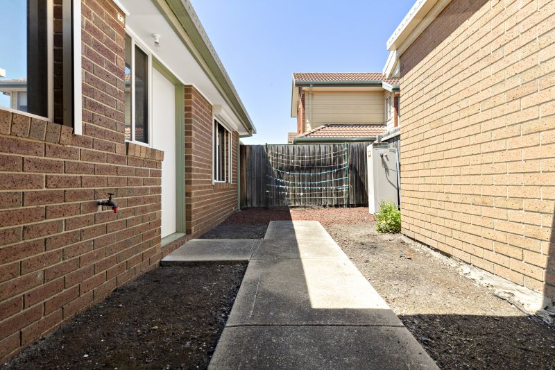 19/2A Crookston Road, Reservoir