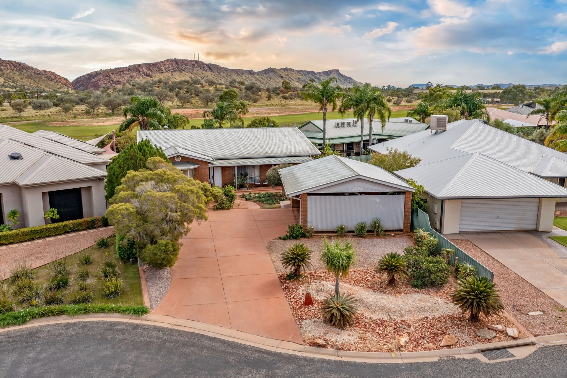 9 Delahunty Court Desert Springs NT, Desert Springs - Thumbnail 2