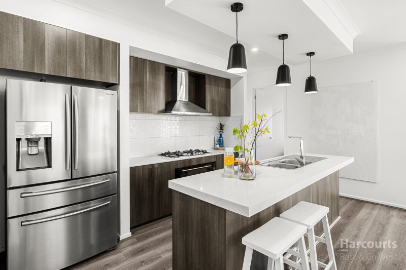 16 Dollarbird Drive, Deanside