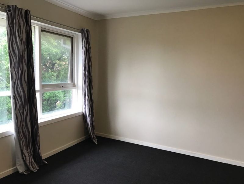 Light-Filled 1-Bedroom Apartment with Ensuite and Parking in Prime Location