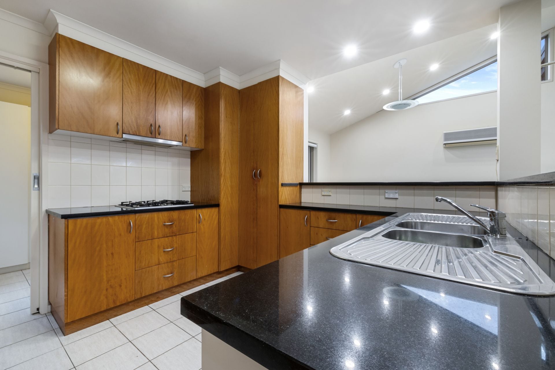 5A Ludeman Court, Reservoir, Reservoir - Thumbnail 3