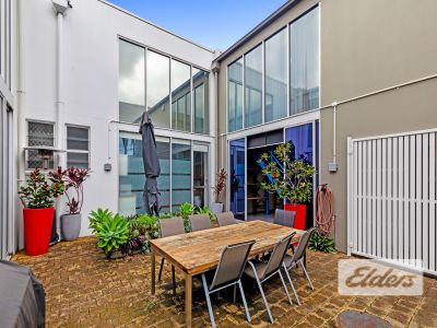 OFFICE/SHOWROOM IN THE HEART OF MILTON