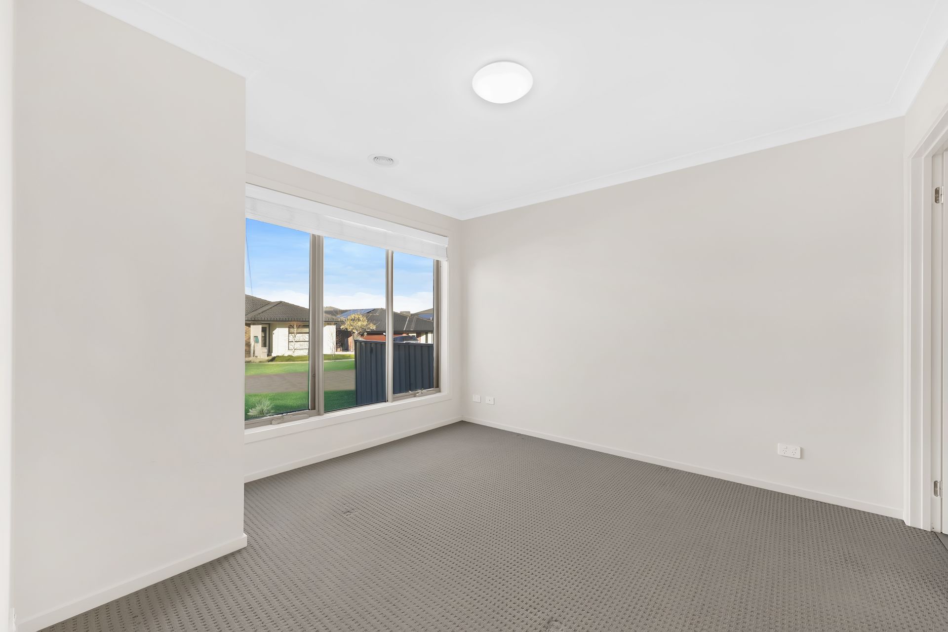 4 BEDROOM DELIGHT!