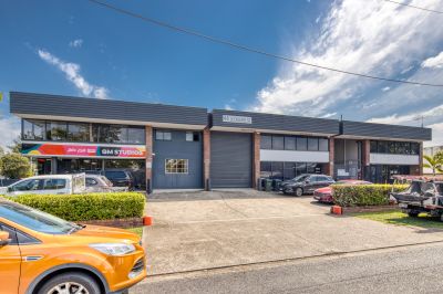 VERSAILE OFFICE / WAREHOUSE IN WOOLLOONGABBA!