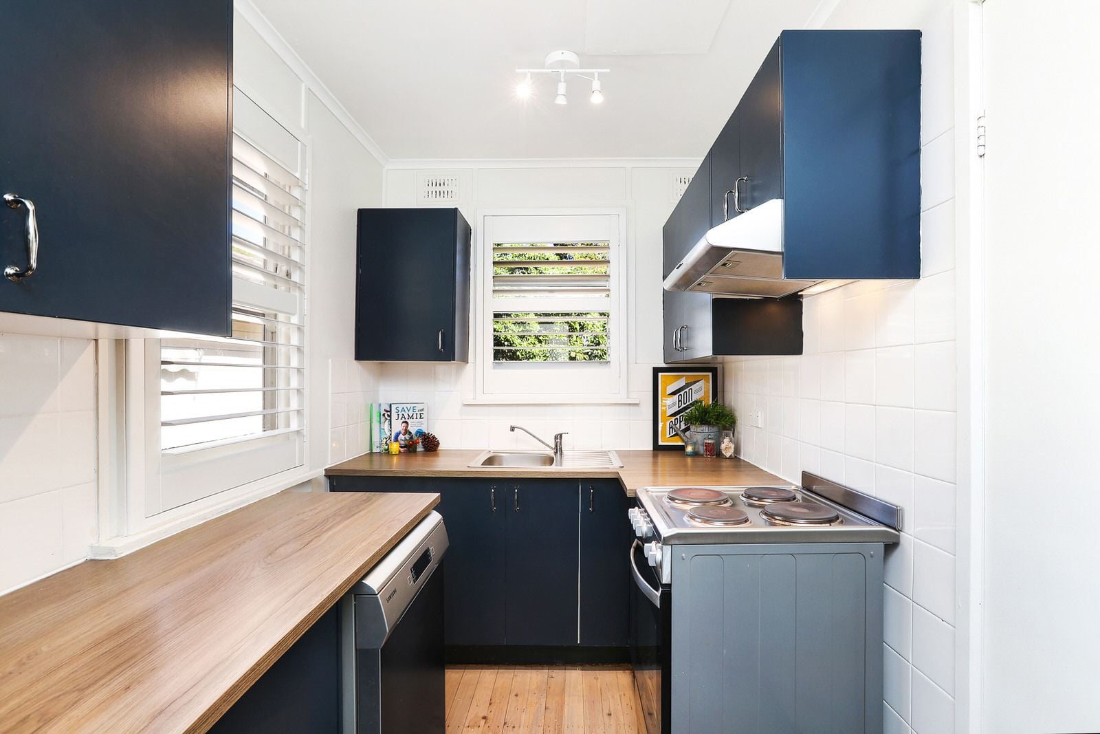 8 Spur Crescent LOFTUS 2232