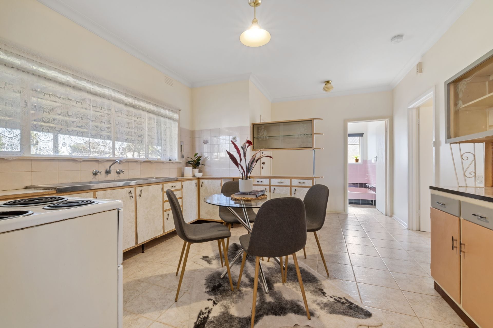 Comfortable Classic on 655m² (approx.) With Endless Potential