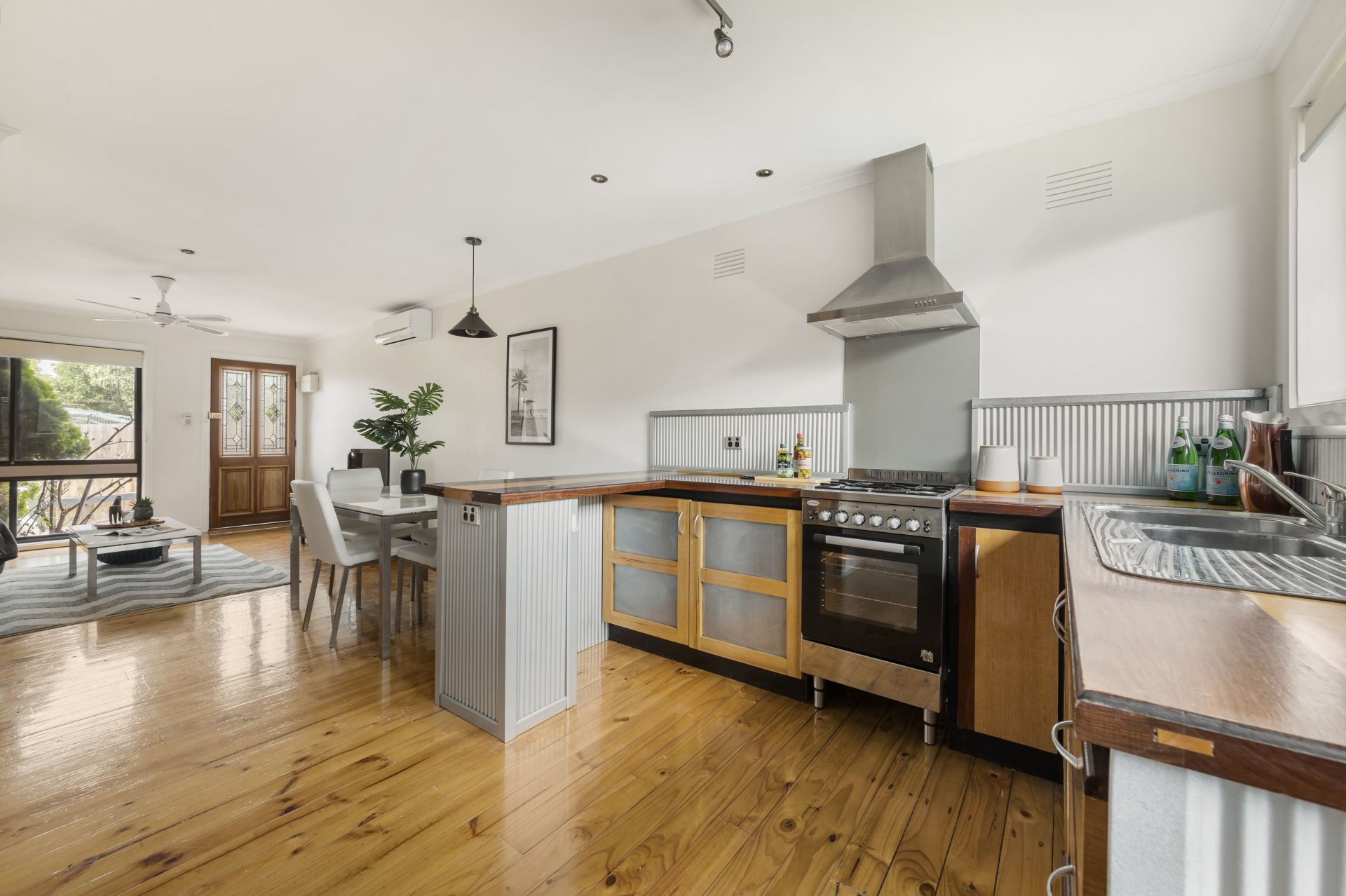 Stylish Living in Serene Location