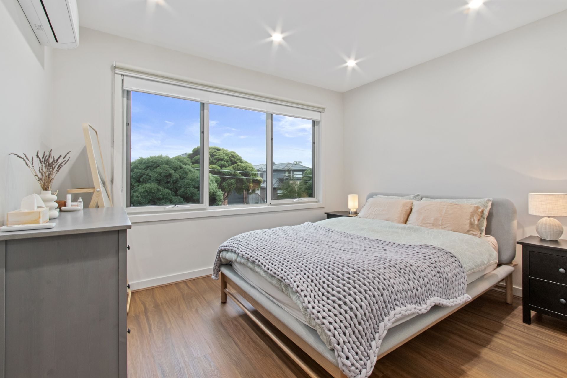 Stylish 3-Bedroom Townhouse in Prime Reservoir Location