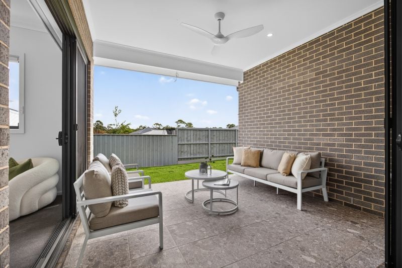 Immaculate Luxury: Seamless Indoor-Outdoor Living