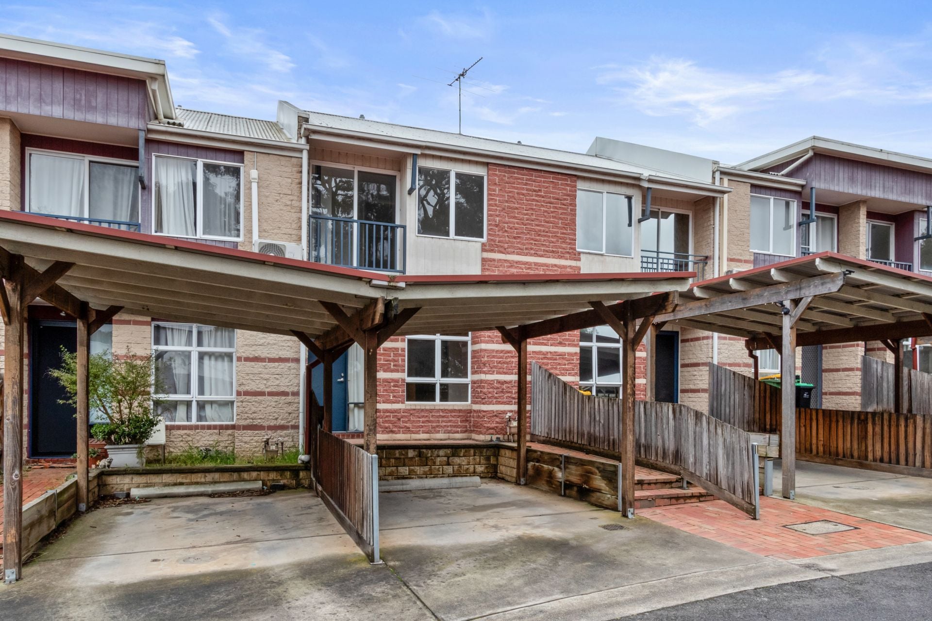 Simplicity, Comfort & Convenience in a Prime Location
