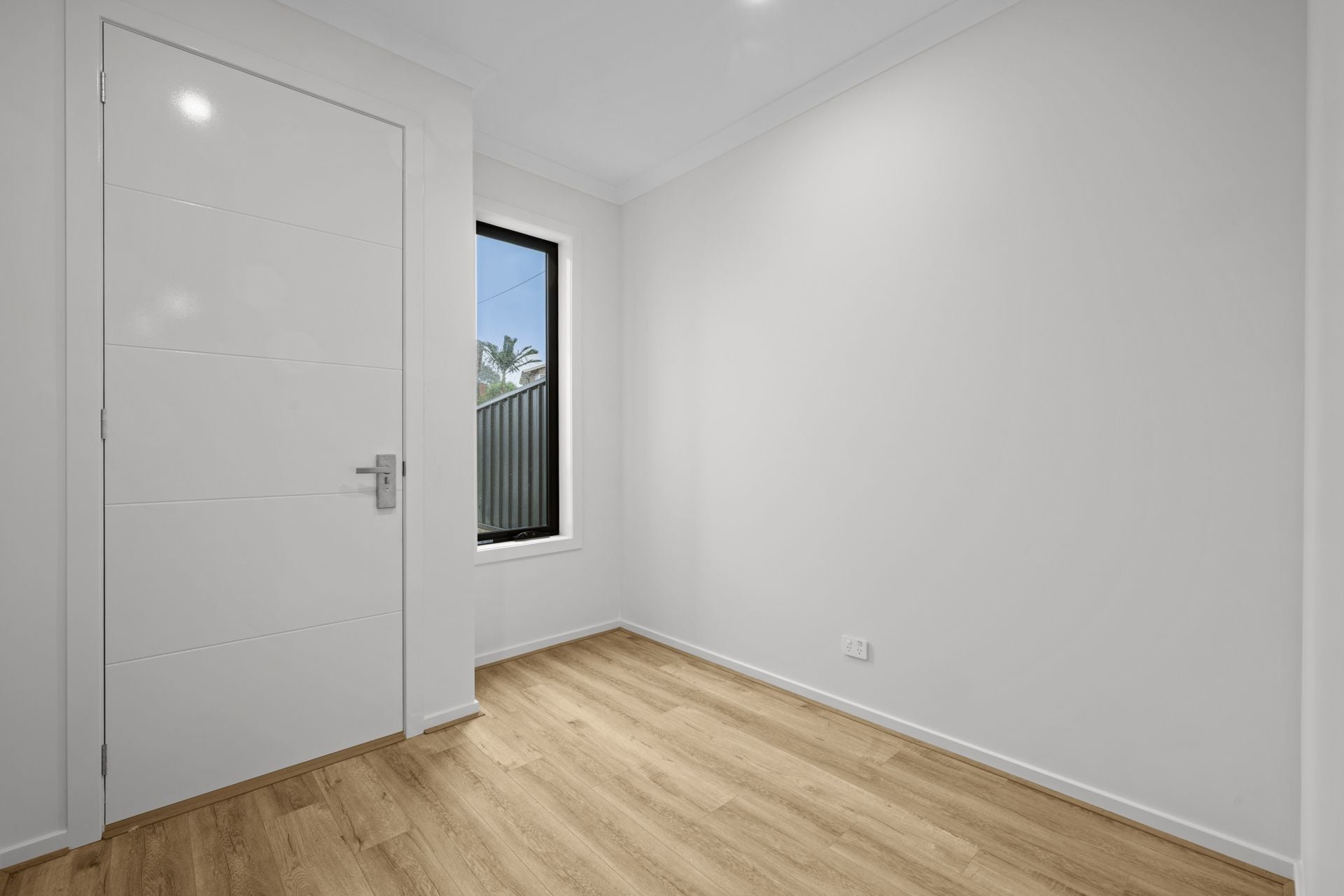 CONTEMPORARY COMFORT MEETS CONVENIENCE