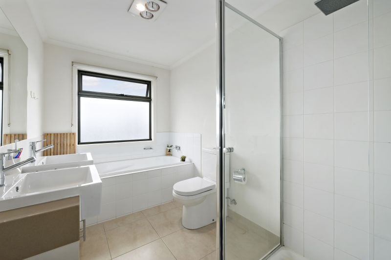 2/32 Summerhill Road, Reservoir