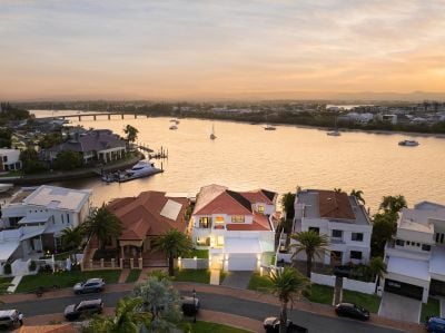 Magnificent Broadwater Estate Infused with Timeless Elegance