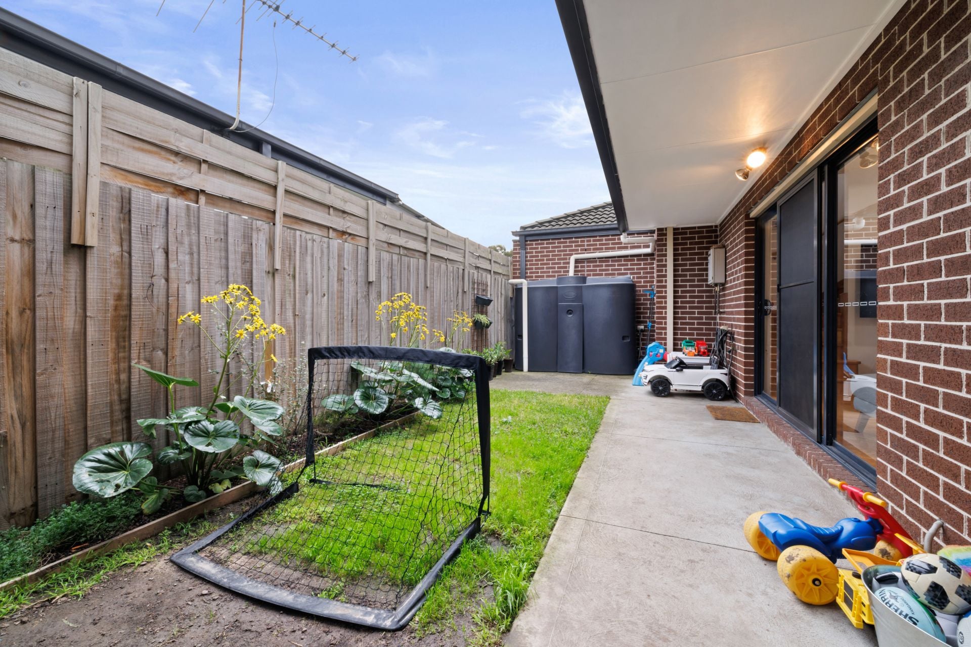 Modern Townhome For Lease