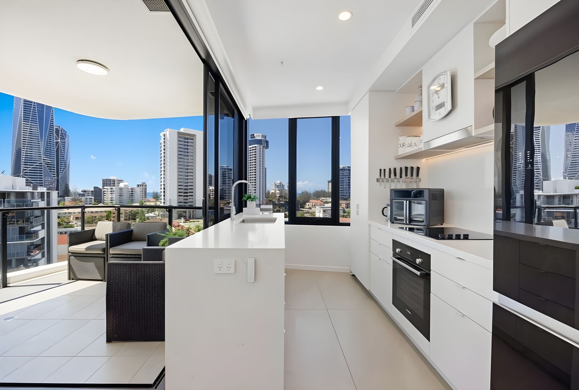 907/15-17 Cannes Avenue, Surfers Paradise - Thumbnail 6