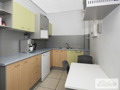 EXCEPTIONAL OFFICE OPPORTUNITY IN WELL EXPOSED SITE!