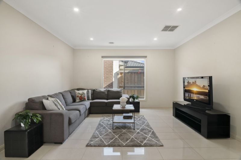 13 Crathes Avenue, Wollert