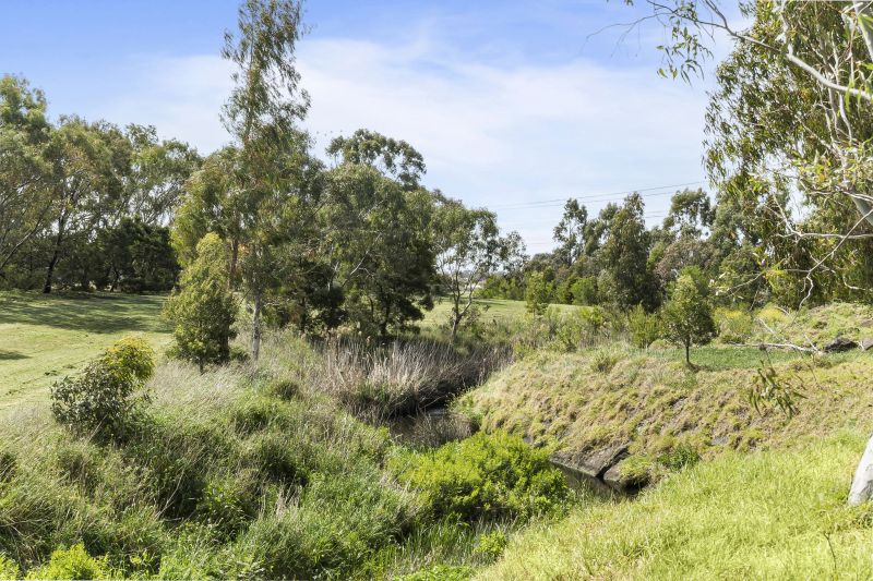 8 Casey Drive, Lalor