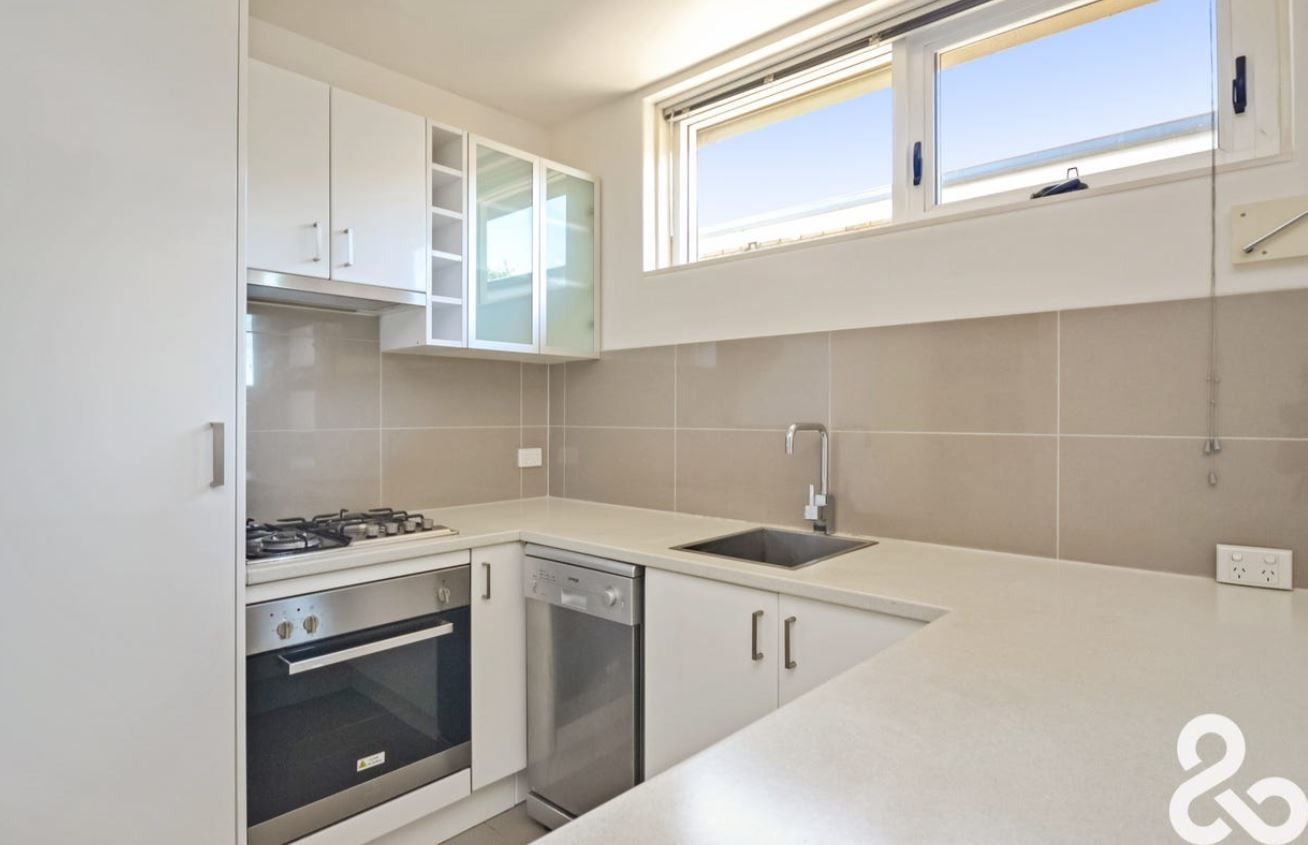Stylish Renovated Unit in Prime Location – Walk to Northland - Water Usage Included!