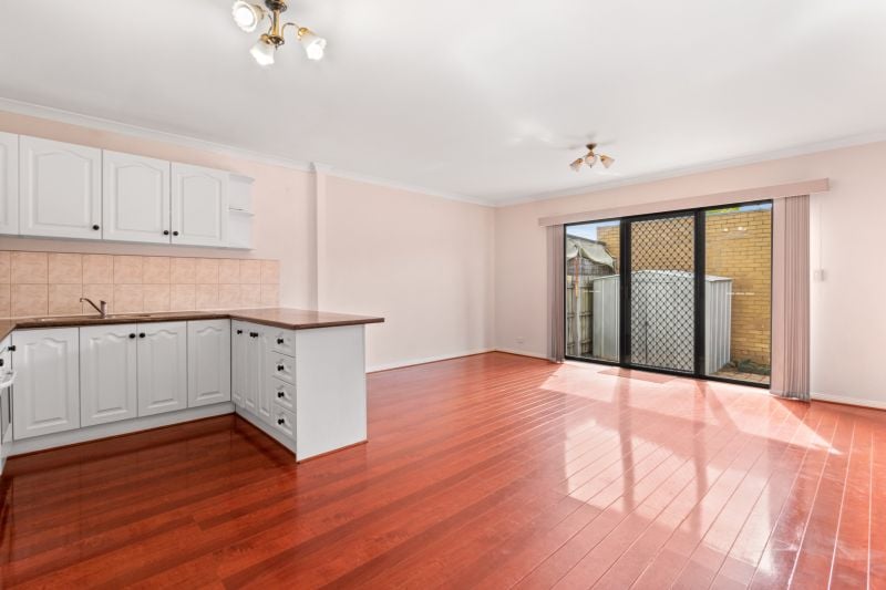 2/64 Broadhurst Avenue, Reservoir