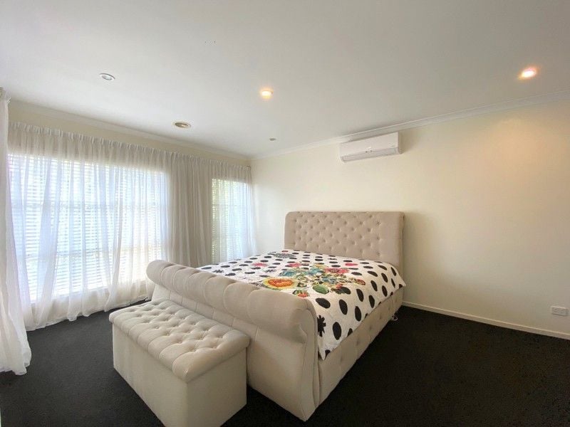 11 Laurimar Boulevard, Doreen