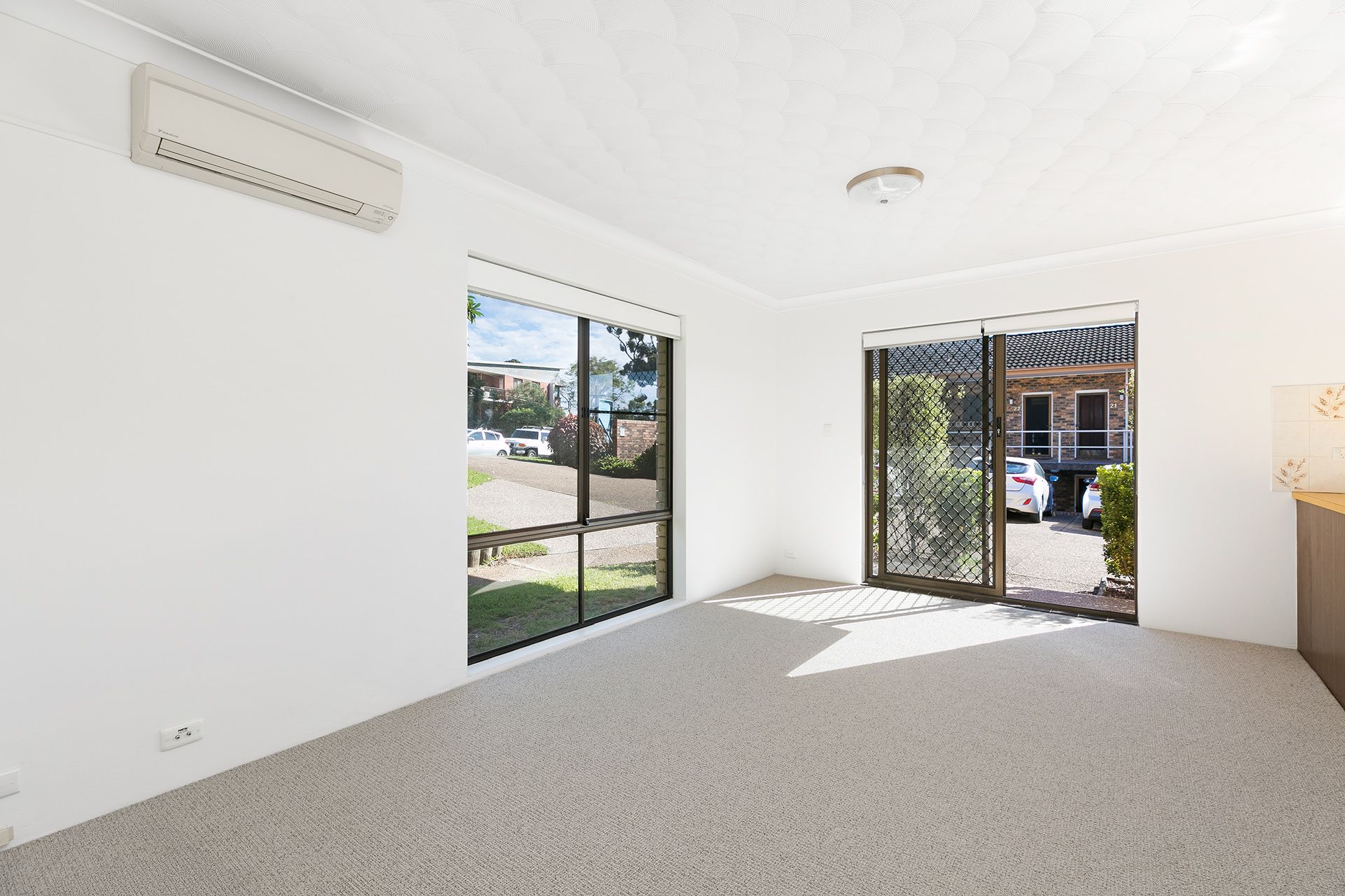 1/2-6 Jacaranda Road, Caringbah South, Caringbah South - Thumbnail 3