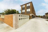Affordable & Convenient Two-Bedroom Apartment in Prime Footscray Location.