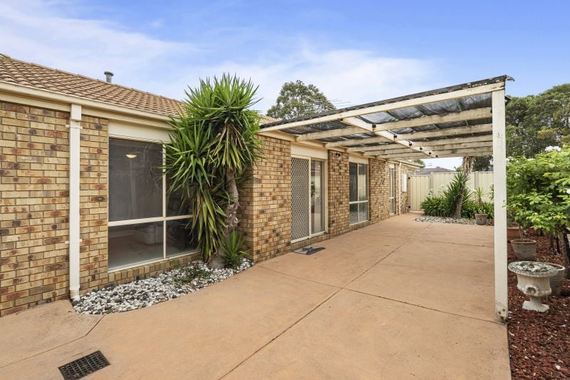 10 Marsden Walk, Roxburgh Park