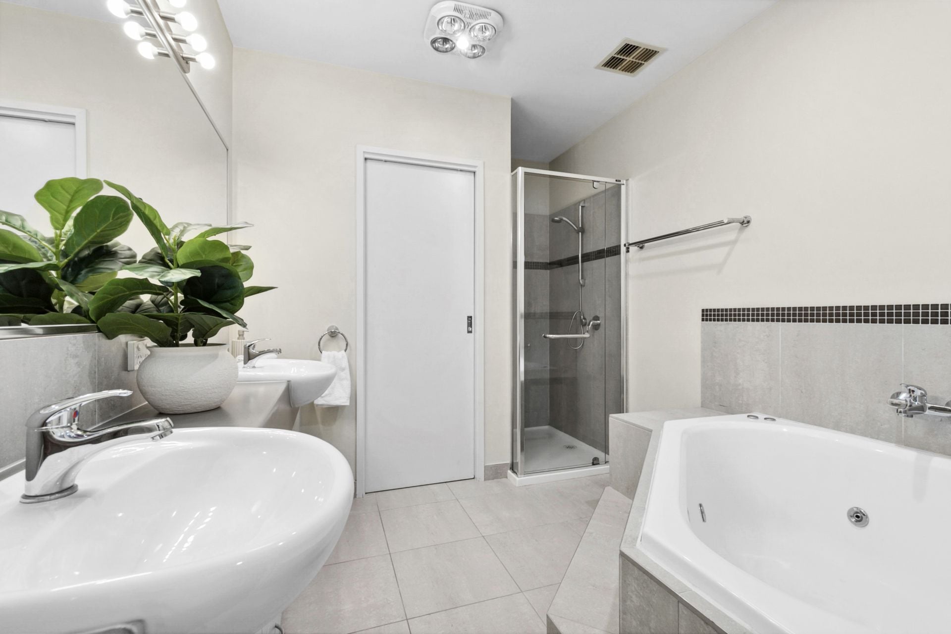 2/61 Austin Street, Newtown - Thumbnail 8