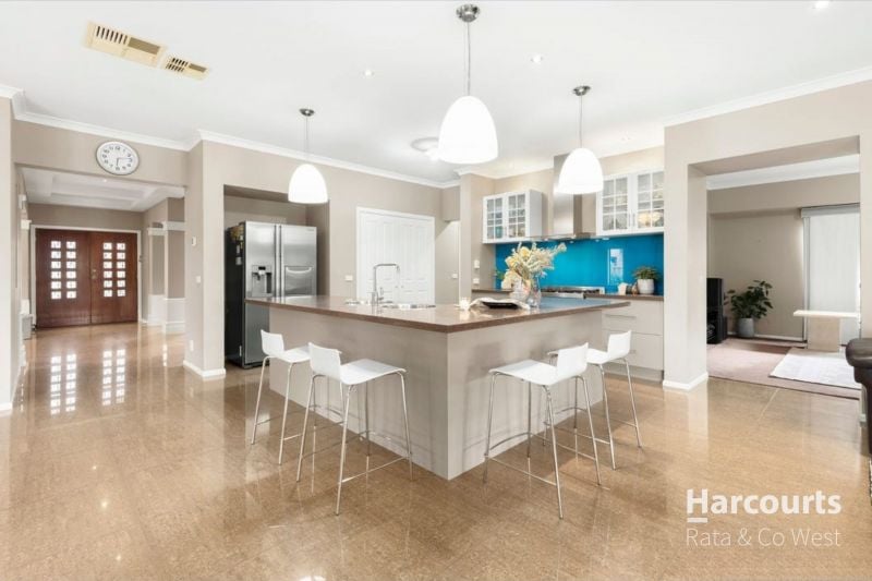 15 Clementson Drive, Caroline Springs