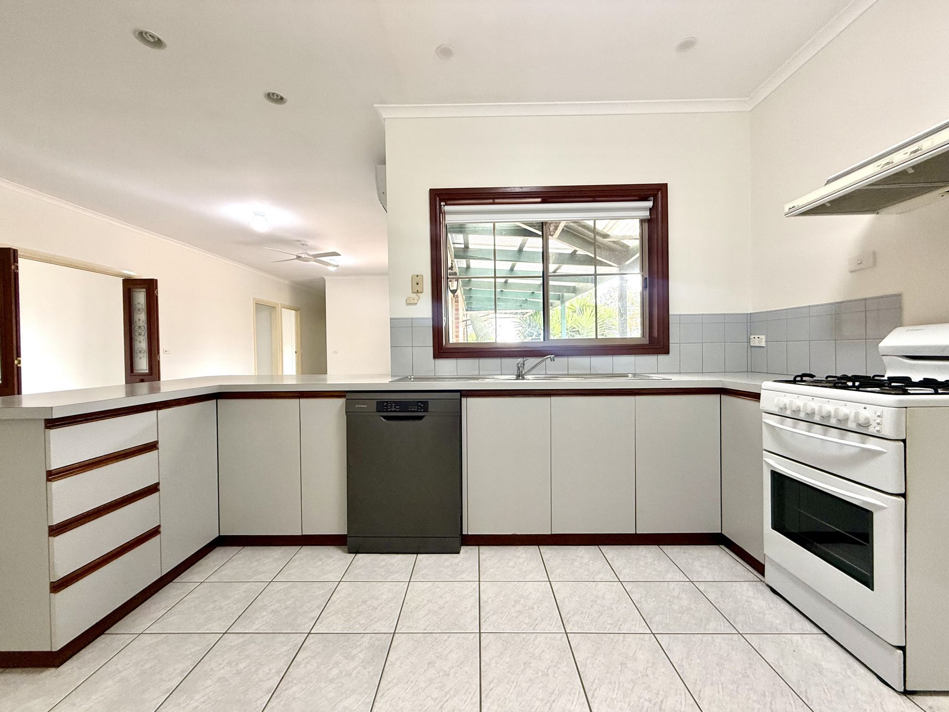 42 Heytesbury Drive, Leopold - Thumbnail 4