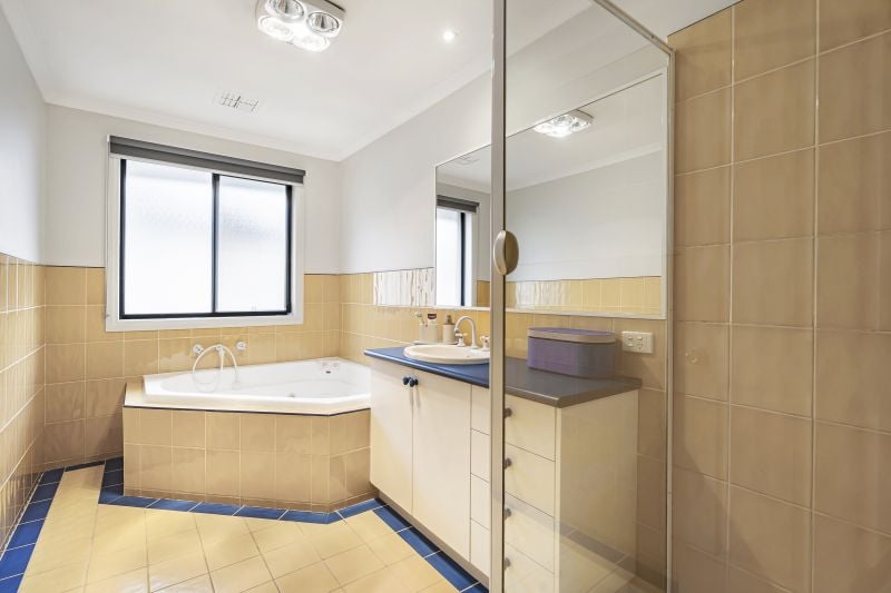 9 Benaroon Drive, Lalor