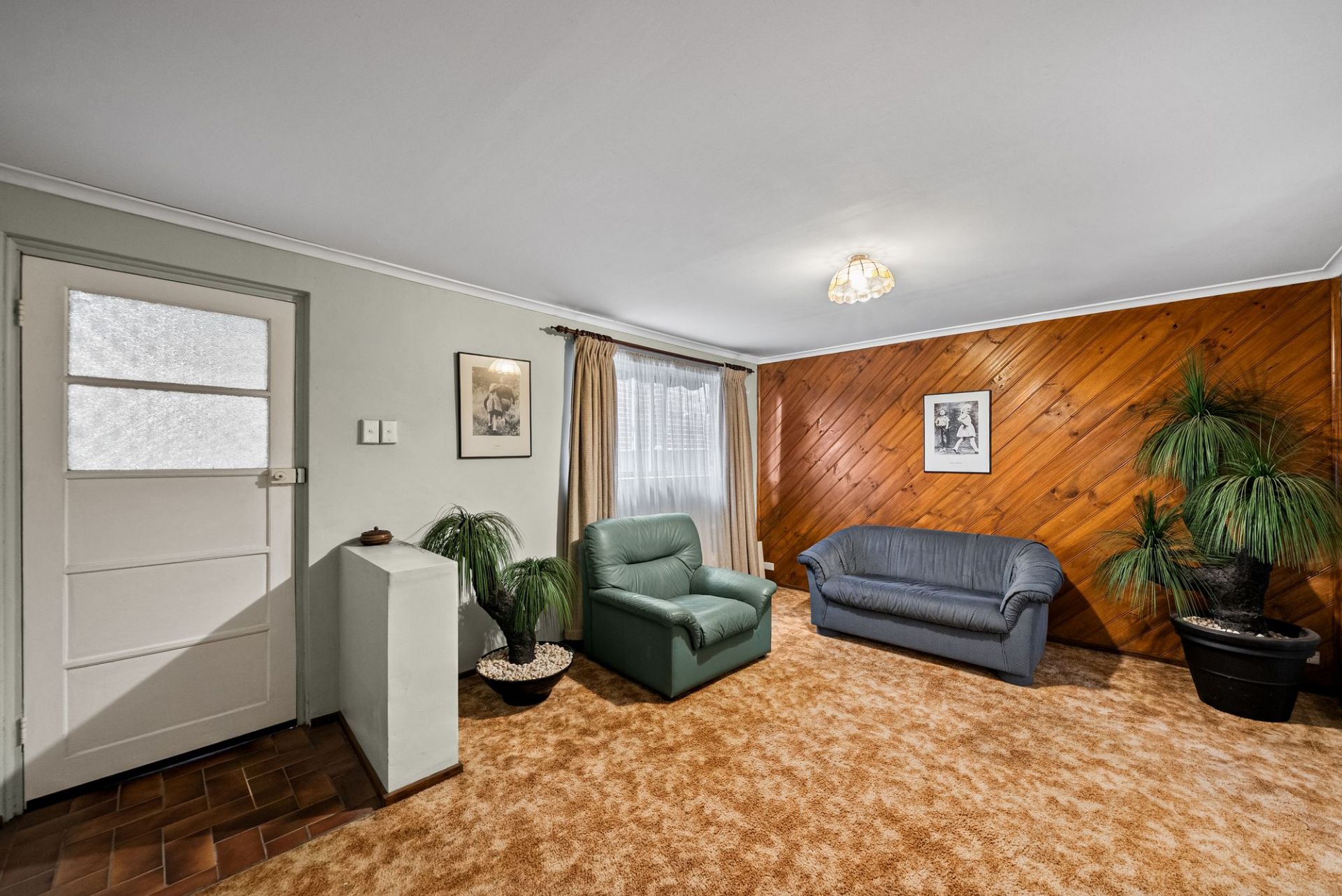 2 HOMES IN ONE ( 2 INCOMES $$$$ )
or SELF-CONTAINED IN-LAW ACCOMMODATION 
or A 5 BEDROOM HOME WITH ROOM FOR ALL
