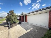 2 Stewart Place, Eastwood VIC