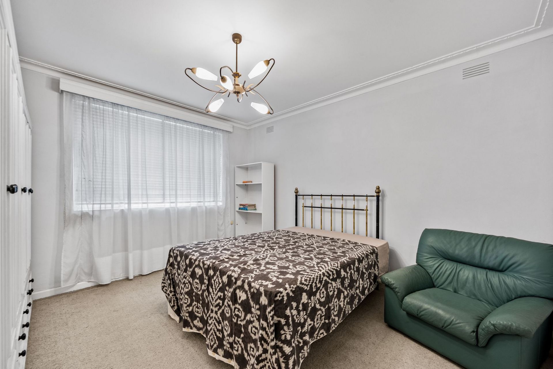 2 HOMES IN ONE ( 2 INCOMES $$$$ )
or SELF-CONTAINED IN-LAW ACCOMMODATION 
or A 5 BEDROOM HOME WITH ROOM FOR ALL