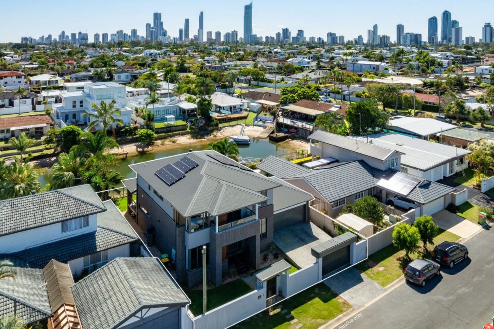 5 Ensenada Court, Broadbeach Waters - Thumbnail 2