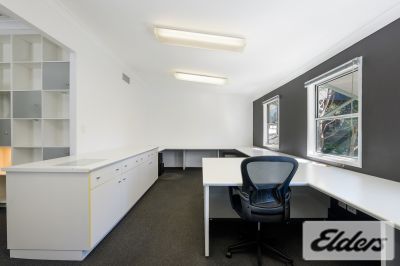 STYLISH WORKERS COTTAGE WITH 6 CARS!