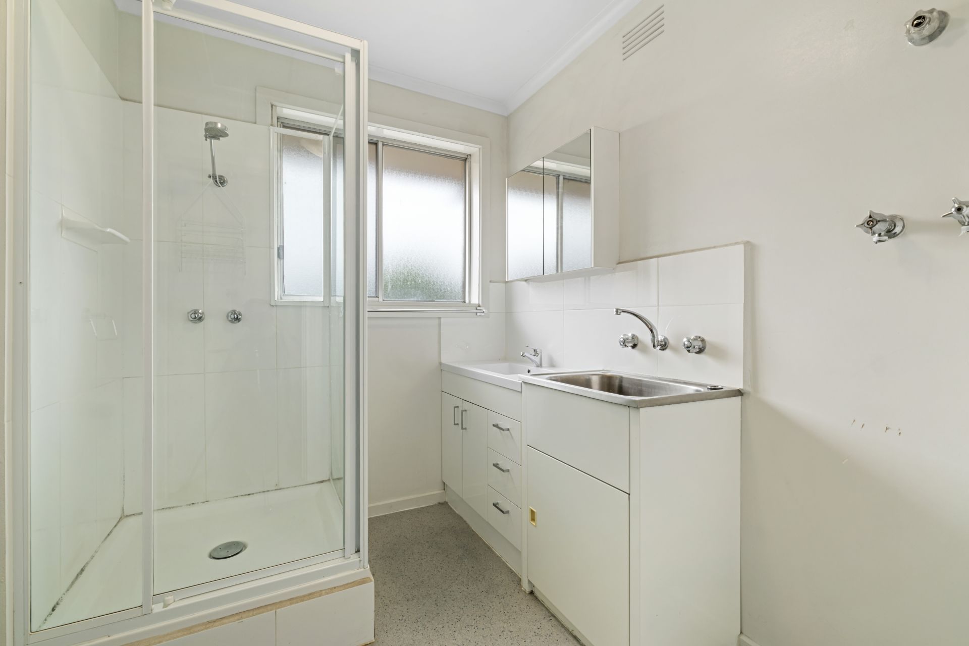 UPDATED EXCELLENCE IN A SUPERB LOCATION