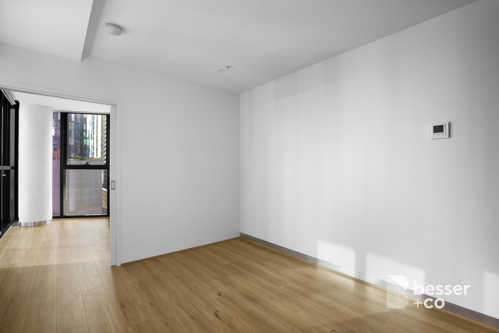 902/33 Clarke Street, Southbank - Thumbnail 5