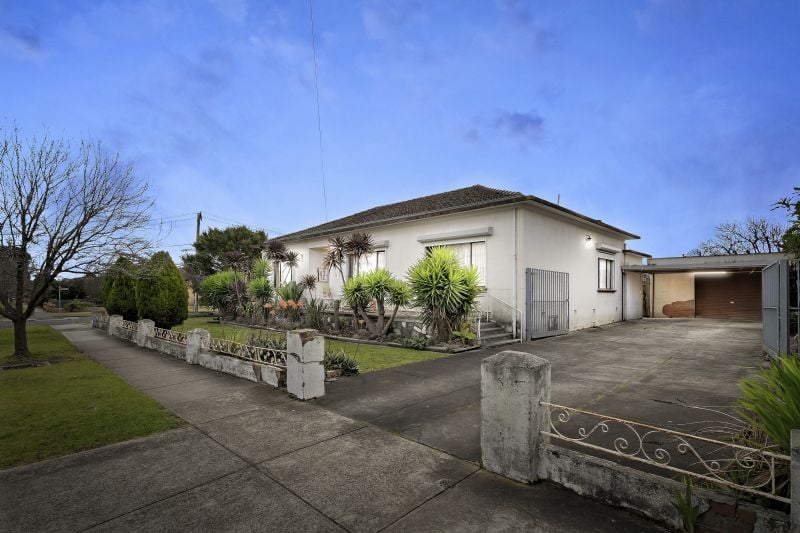 42 Broadhurst Avenue, Reservoir