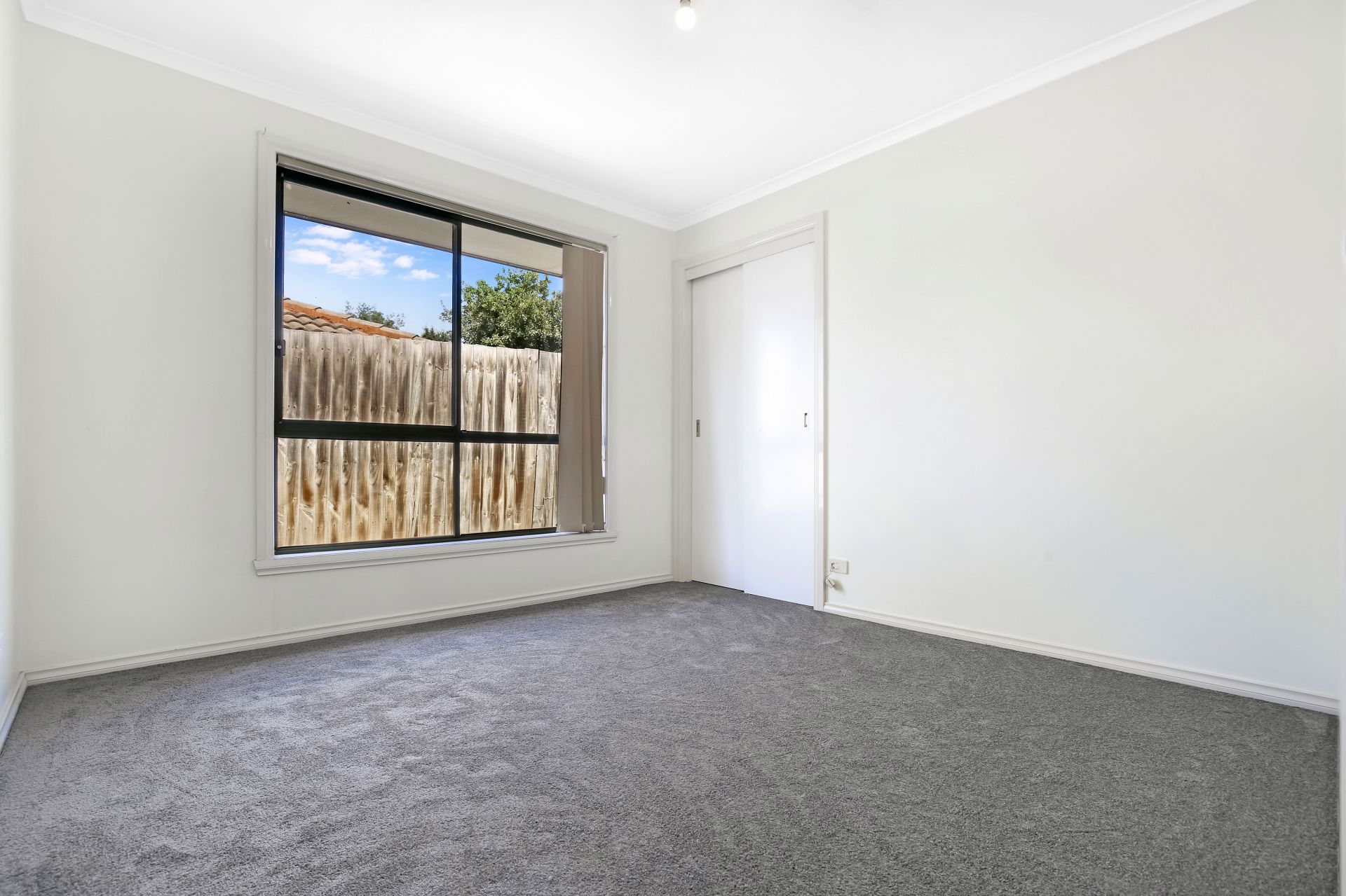 Low-Maintenance Unit in Great Location!