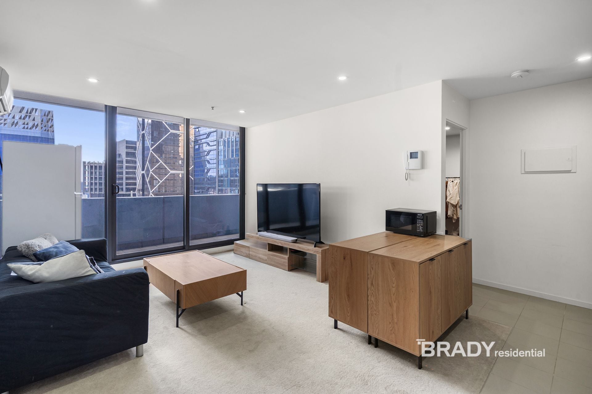 3105/8 Sutherland Street Melbourne VIC, Melbourne - Thumbnail 2