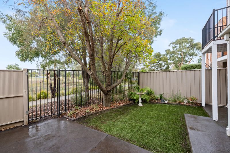 6/30 The Parkway, Caroline Springs