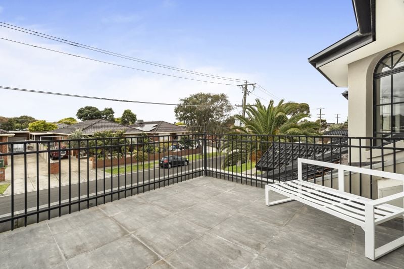9 Benaroon Drive, Lalor