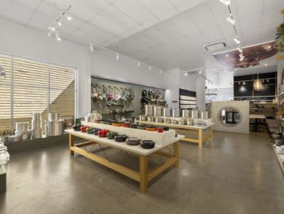 RARE DOGGETT STREET OFFICE/SHOWROOM - 9 CARPARKS!!