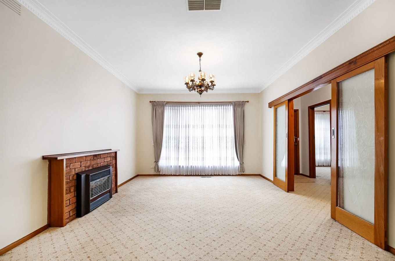 Comfortable 3-bedroom family living in a highly convenient location.