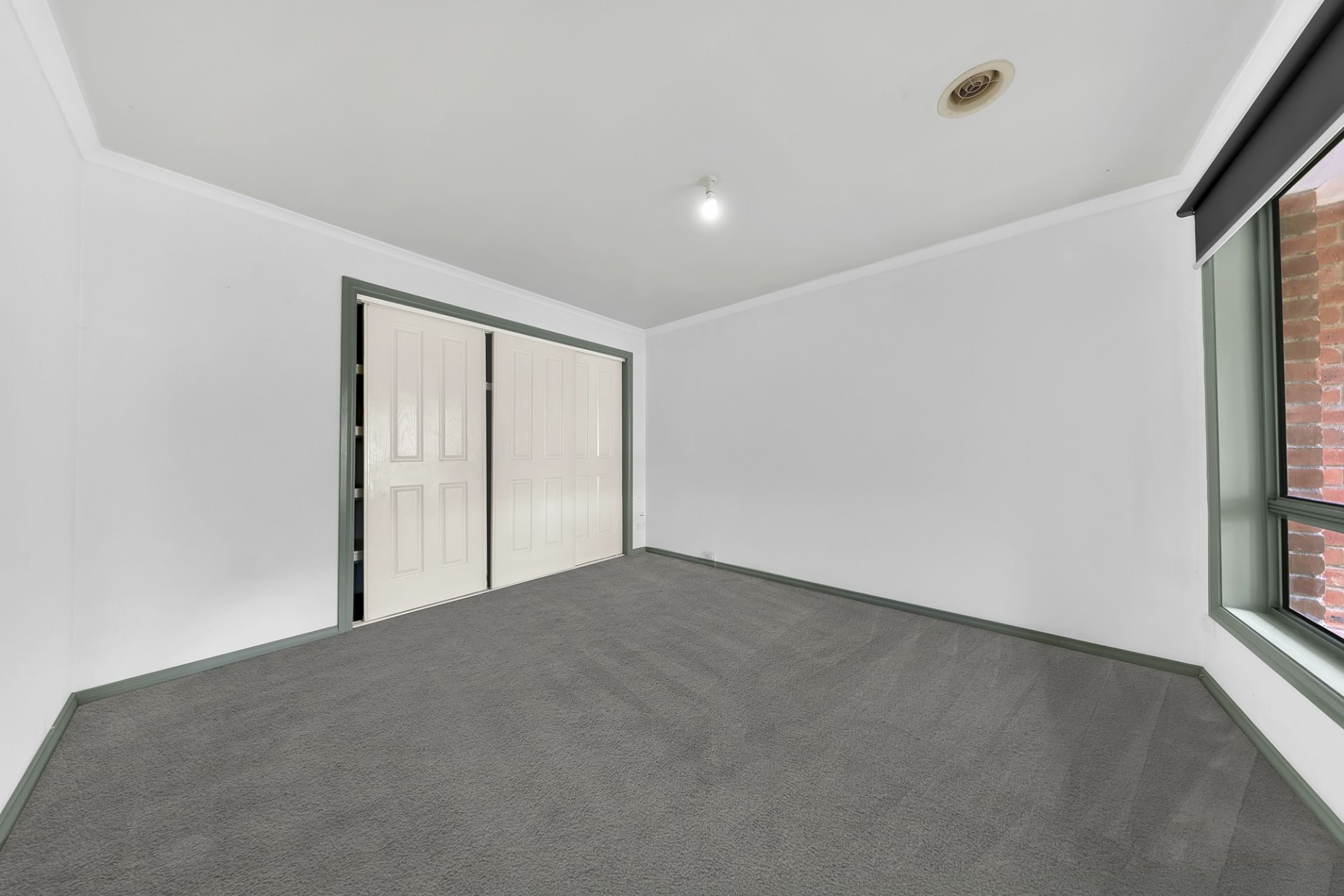 QUIET COURT LOCATION!
